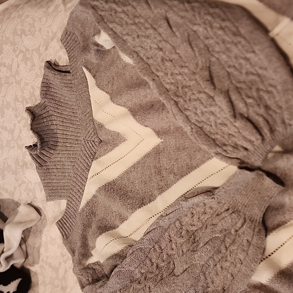 Sweater with turtle neck but open shoulders